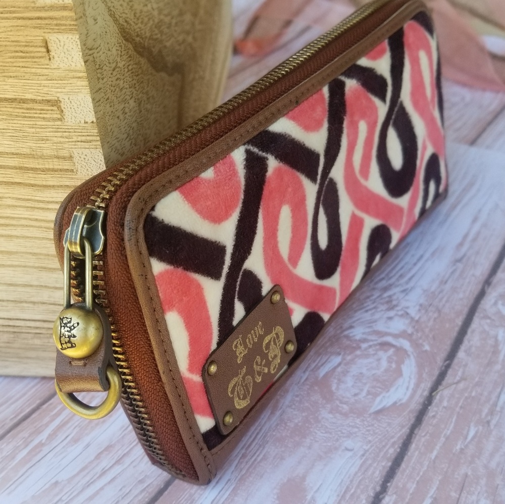 (RARE FIND) Juicy Couture Breast Cancer Awareness